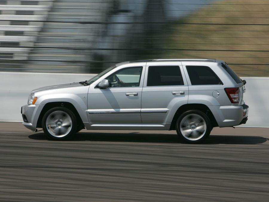  Jeep Grand Cherokee SRT8 2006 года  (UK) (фото 8 из 15)